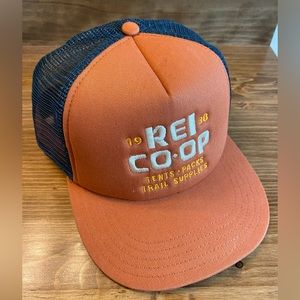 REI Co-op hat - trucker style - one size